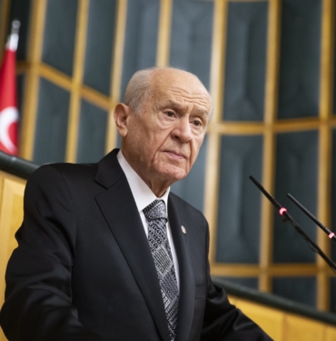 BAHCELI-SUCA-KARISMAMIS-KIM-VARSA-GELIP_951706_282505.jpg