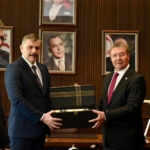 KKTC-BASBAKANI-USTEL-BAKAN-CIFTCIYI-KA_1355191_402383.jpg