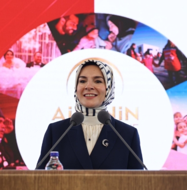 BAKAN-GOKTAS-MOBIL-SOSYAL-HIZMET-MERKEZ_997860_296035.jpg