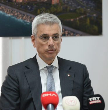 BAKAN-MEMISOGLU-DUNYANIN-EN-IYI-SAGLIK-_1428717_424665-scaled.jpg