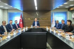 BAKAN-ERSOY-HIZMET-IHRACATCILARI-BIRLIG_1454865_432797.jpg