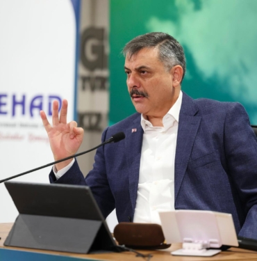 ICISLERI-BAKANI-CIFTCI-GENC-HAFIZLARLA-_1470874_437655.jpg