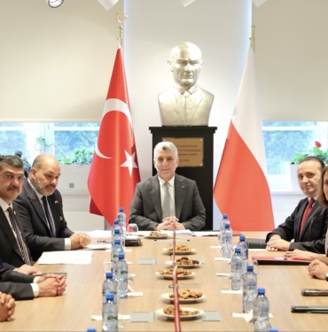 TICARET-BAKANI-OMER-BOLAT-POLONYADA_1445738_430026.jpg