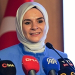 mahinur-ozdemir-goktasaa-2467902.jpg
